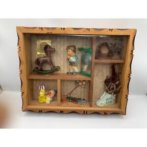Collectibles/Trinkets Wall Mount Wooden Box Display Glass Door with figurines